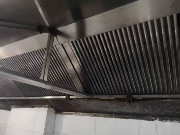 泰安明成家政酒店厨房保洁、烟机清洗改造